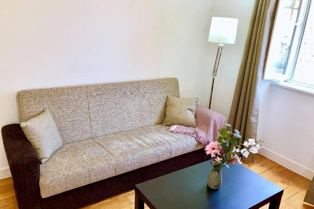 32 2 - Heart Of Lisbon Private Apartment, Bairro Alto מראה חיצוני תמונה