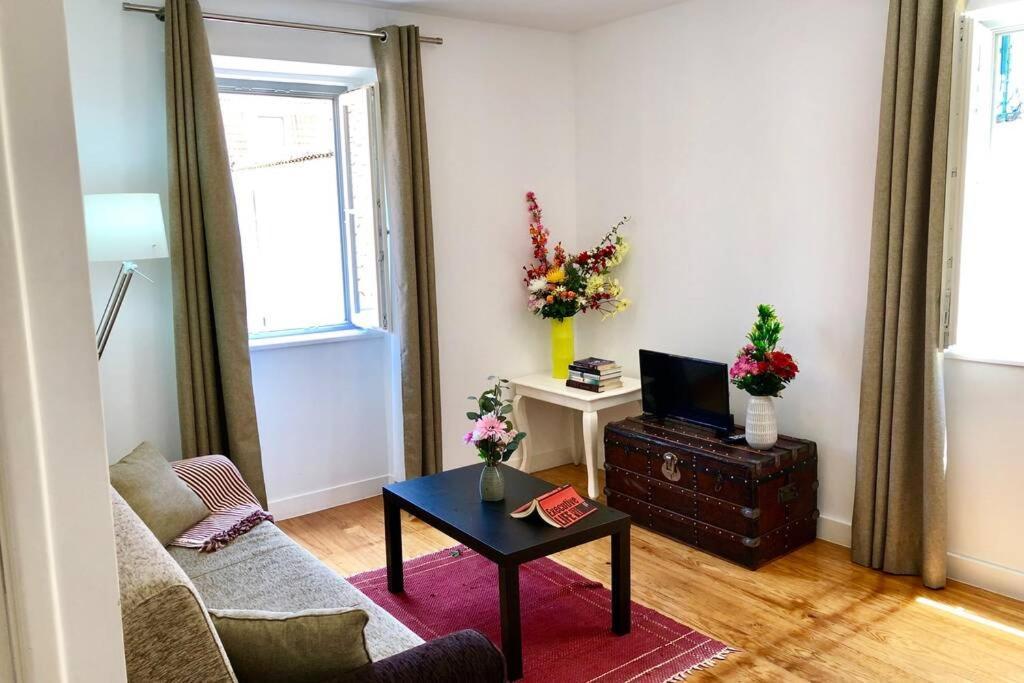 32 2 - Heart Of Lisbon Private Apartment, Bairro Alto מראה חיצוני תמונה