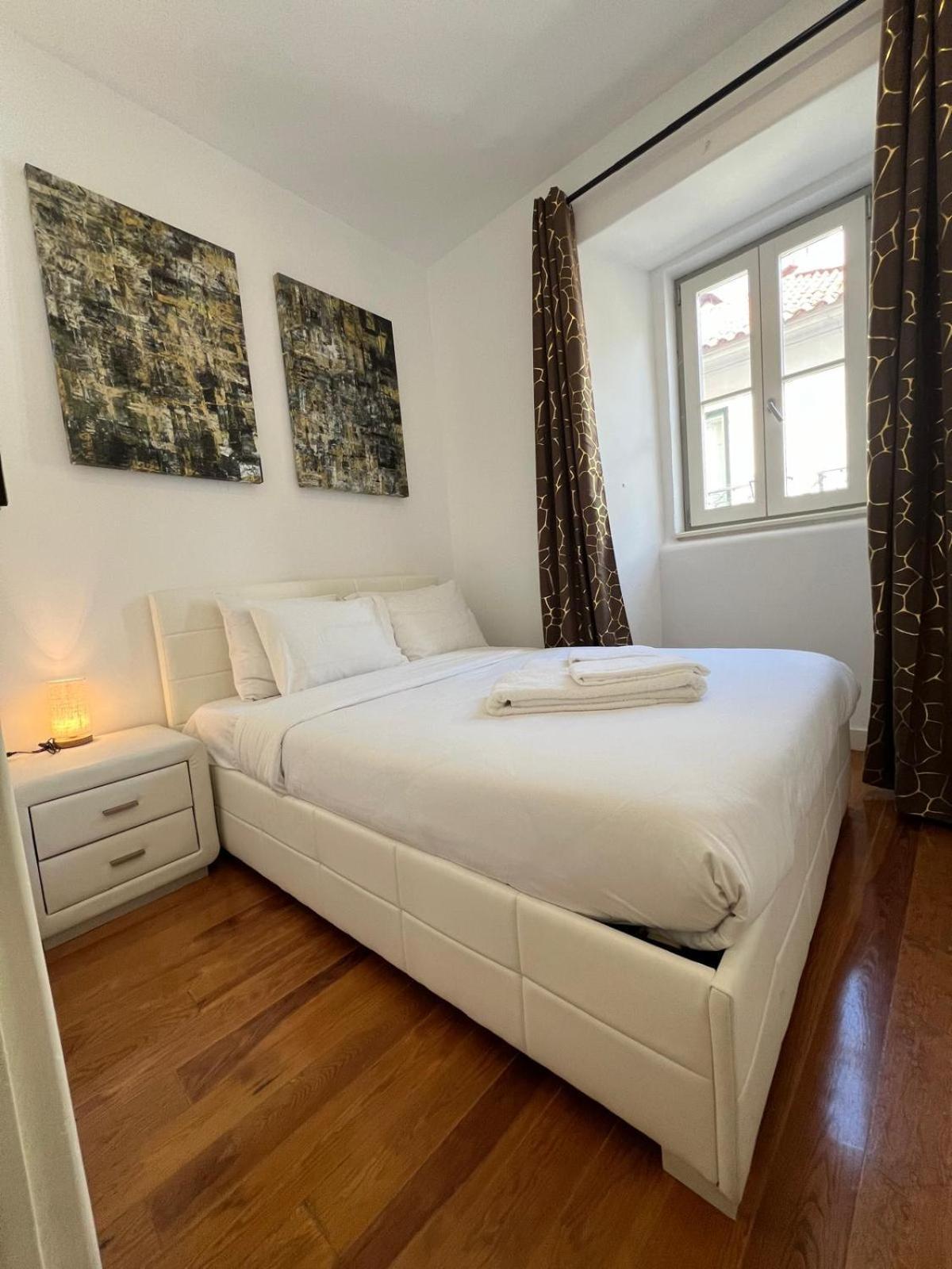 32 2 - Heart Of Lisbon Private Apartment, Bairro Alto מראה חיצוני תמונה
